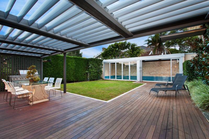 Installation pergolas bioclimatique personnalisée avec motorisation intégrée pour une terrasse ou jardin à Marcy l'Etoile (69)