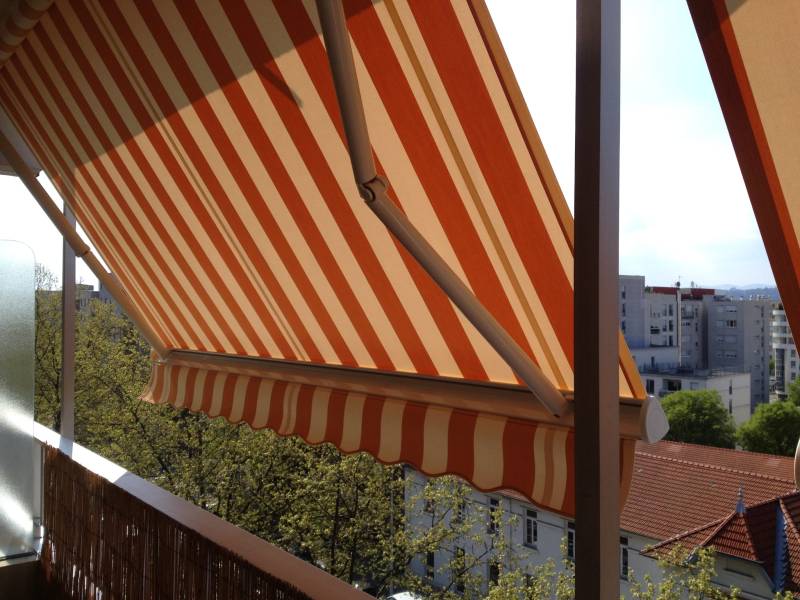 Store banne rayures balcon à Lyon